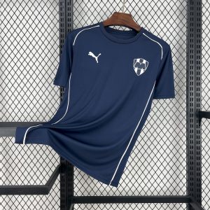 Monterrey 2025/26 Freizeittrikot vor dem Spiel