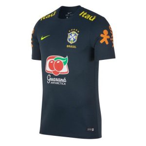 Brasilien 2018 Trainingstrikot vor dem Spiel